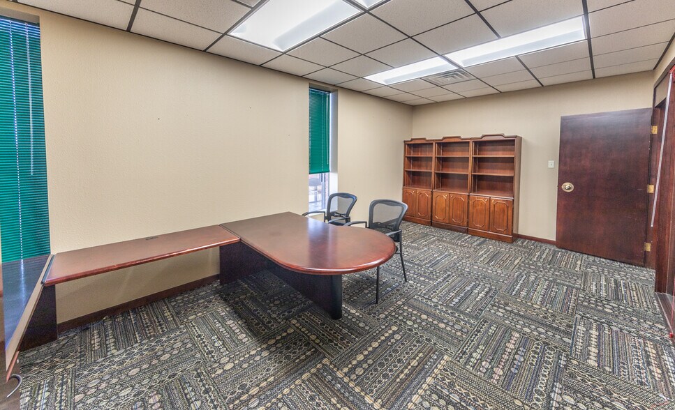 More Photos Of 23 Briercroft Office Park, Lubbock Office For Lease