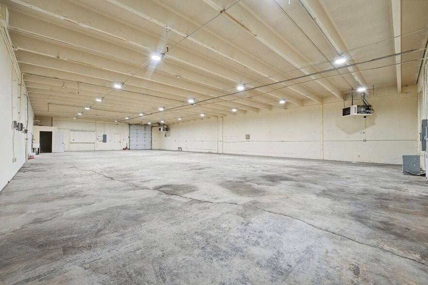 More Photos Of 2513-2515 E Willamette Ave, Colorado Springs Manufacturing For Lease