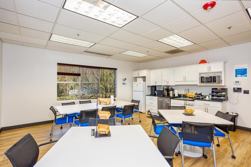 More Photos Of 14300 SE First St, Vancouver Office For Sale