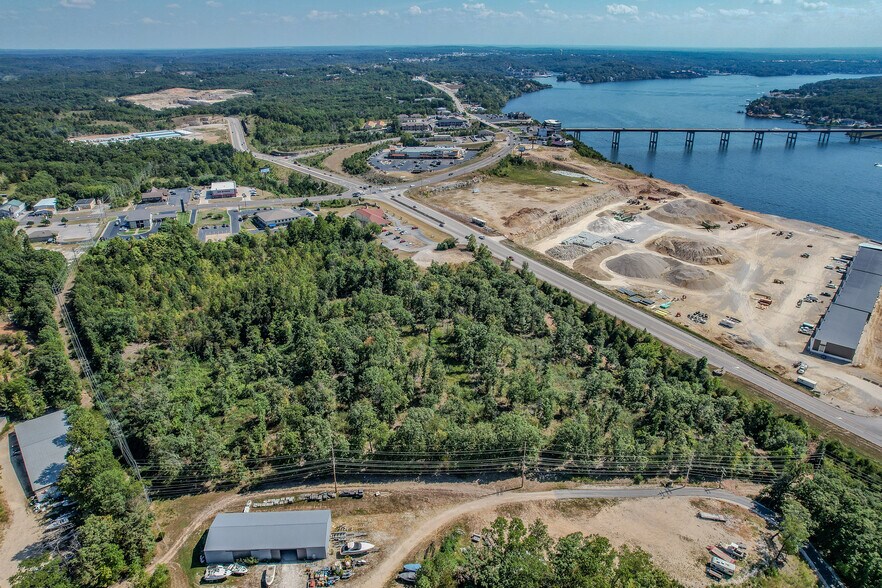 More Photos Of 109 Horseshoe Bend Pky, Lake Ozark Office For Sale