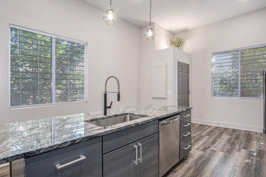 More Photos Of 2601-2603 N 45th St, Omaha Storefront Retail Residential For Sale