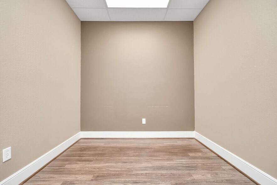 More Photos Of 620 S Peek Rd, Katy Medical For Sale