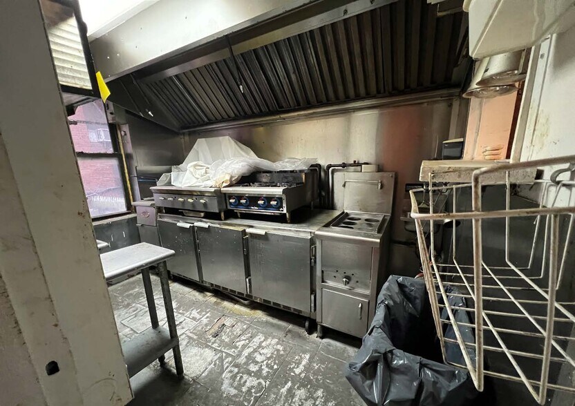 More Photos Of 171 Third Ave, New York Storefront Retail Residential For Lease