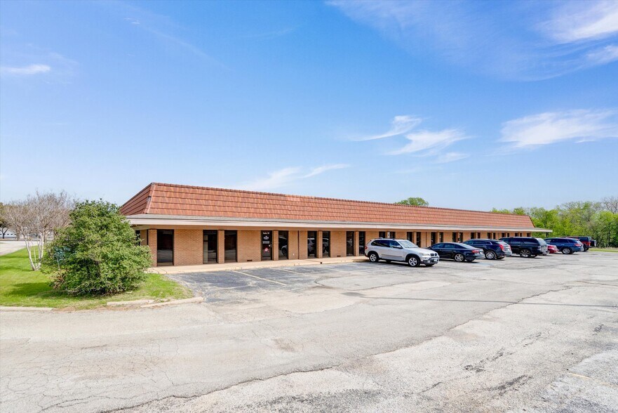 Primary Photo Of 2701 Osler Dr, Grand Prairie Medical For Sale
