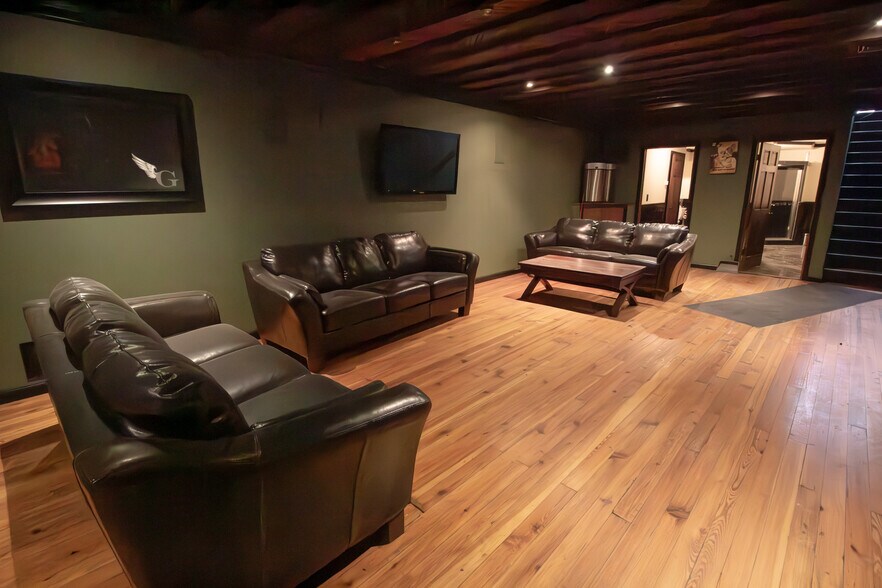 More Photos Of 174 Glen St, Glens Falls Office For Sale