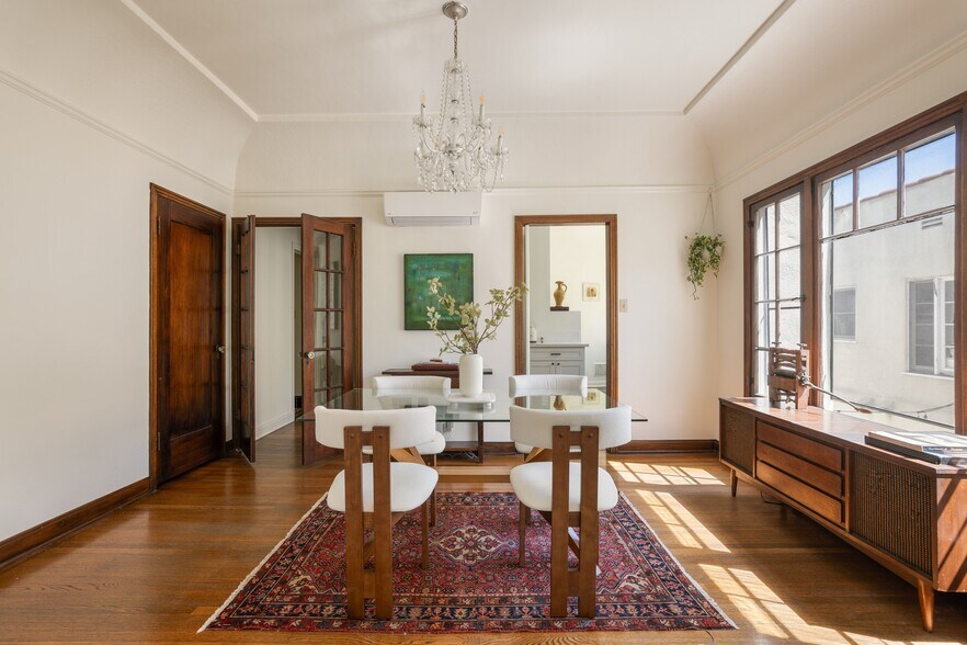 More Photos Of 326 N Sycamore Ave, Los Angeles Apartments For Sale