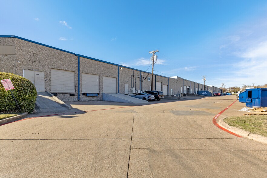 More Photos Of 16500-16530 Westgrove Dr, Addison Distribution For Lease