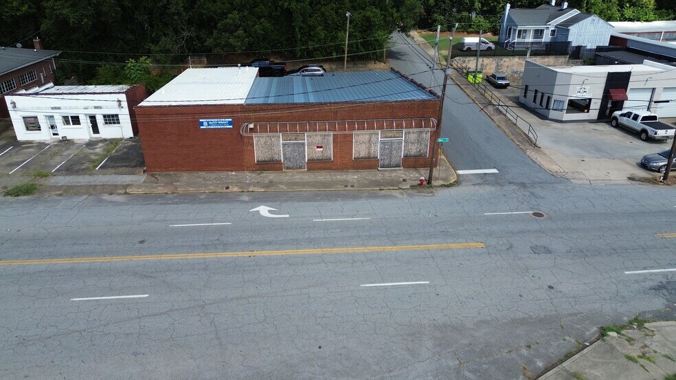 More Photos Of 711 S Main St, Anderson Freestanding For Sale