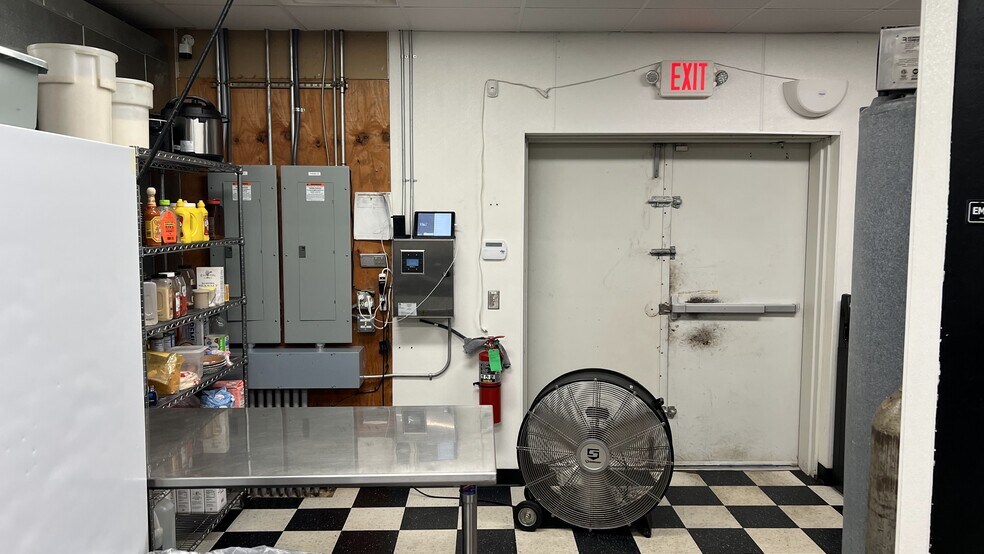 More Photos Of 1107 NW 32nd St, Newcastle Restaurant For Sale