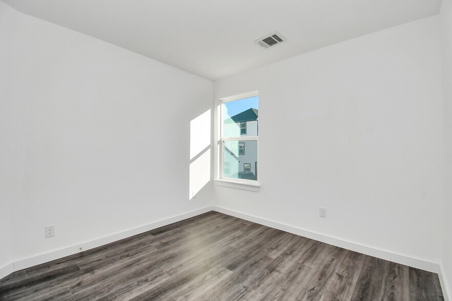 More Photos Of , Houston Multifamily For Sale