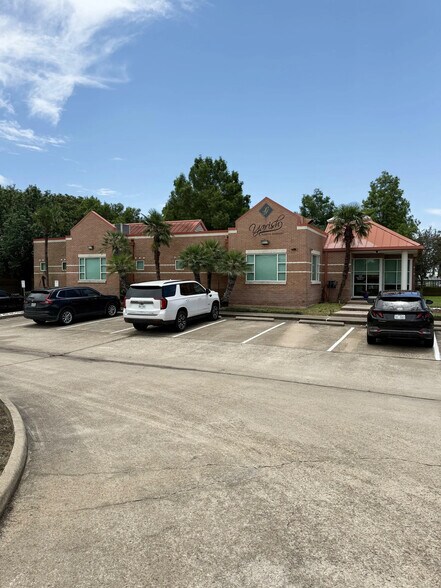 More Photos Of 215 Oak Dr S, Lake Jackson Medical For Sale