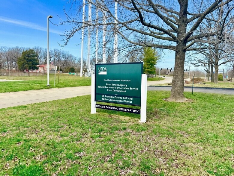 More Photos Of 808-810 Progress Dr, Farmington Office For Sale