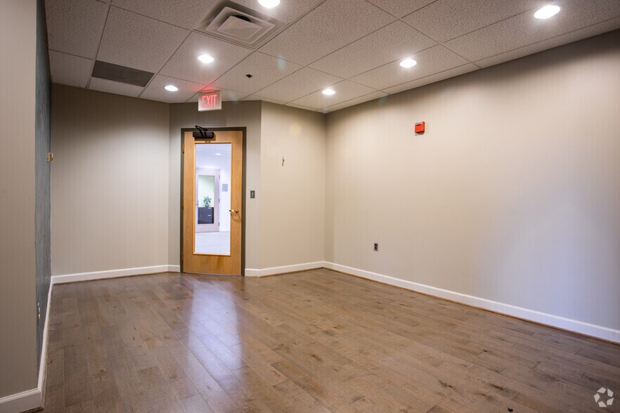 More Photos Of 14502 Greenview Dr, Laurel Office For Lease