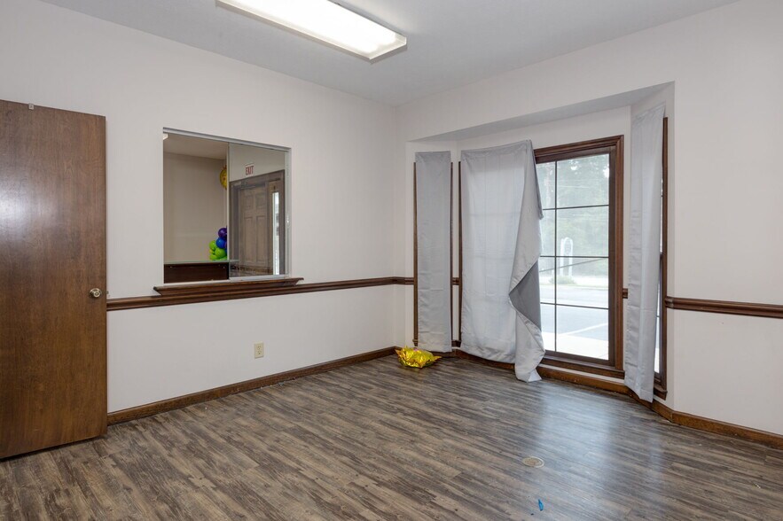 More Photos Of 3822 Rosemont Dr, Columbus Medical For Sale