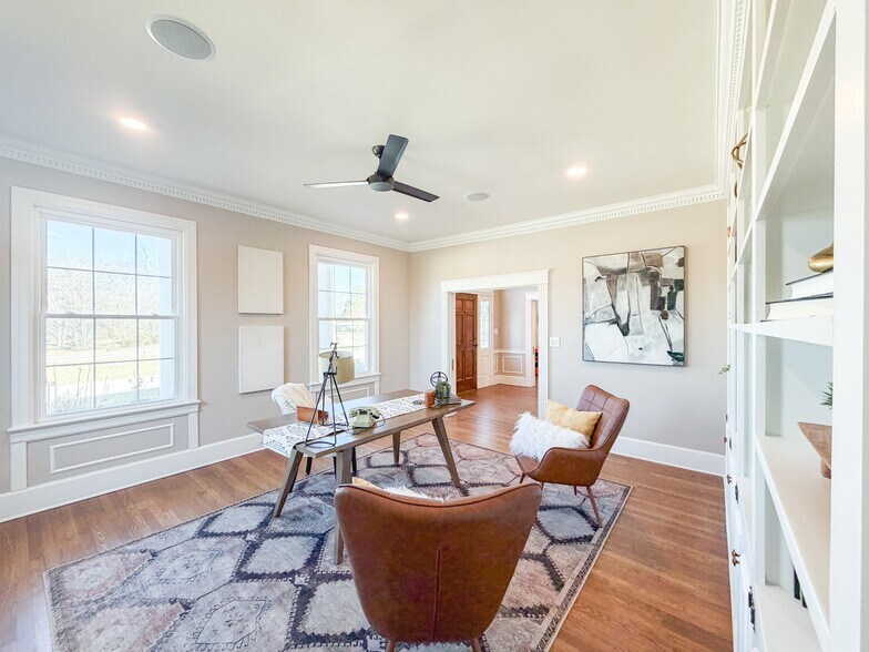 More Photos Of 621 E College St, Pulaski Hotel For Sale