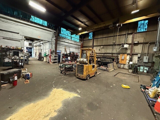 More Photos Of 1702 Wheeling Ave, Glen Dale Manufacturing For Sale