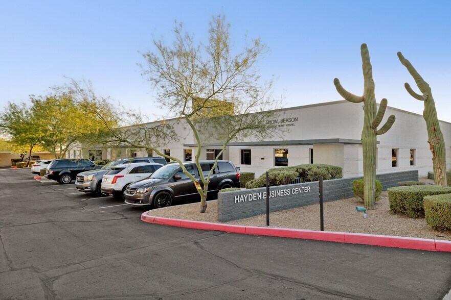 More Photos Of 14201 N Hayden Rd, Scottsdale Light Distribution For Sale