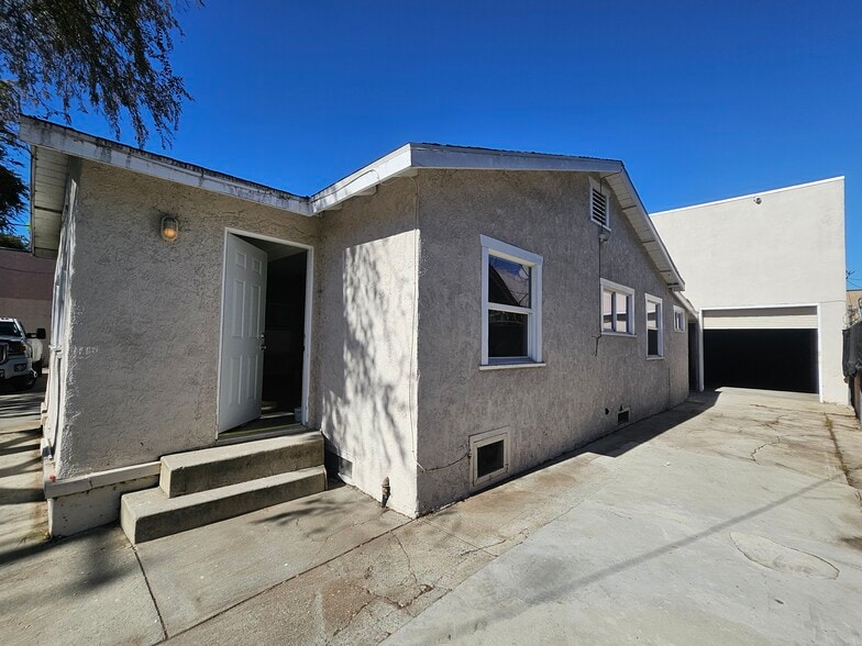 Primary Photo Of 2815 Southwest Dr, Los Angeles Industrial For Sale
