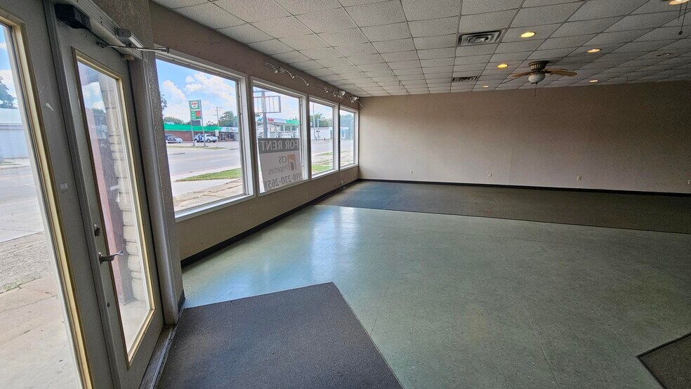 More Photos Of 1122 E Main St, Cushing Freestanding For Lease
