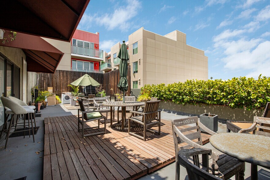 More Photos Of 1321 7th St, Santa Monica Office For Sale
