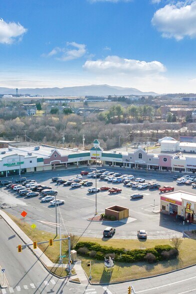 More Photos Of 7216 Williamson Rd, Hollins Unknown For Lease