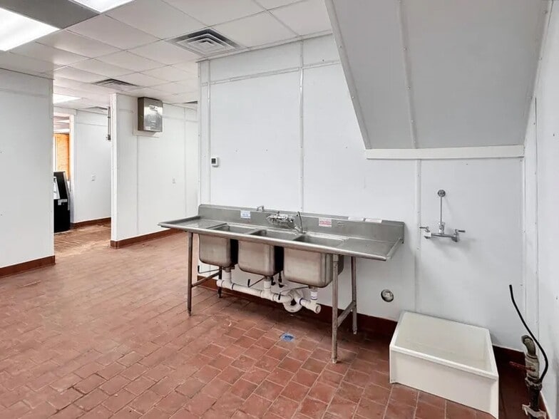 More Photos Of 1201 Craig Ave, Tracy Freestanding For Sale