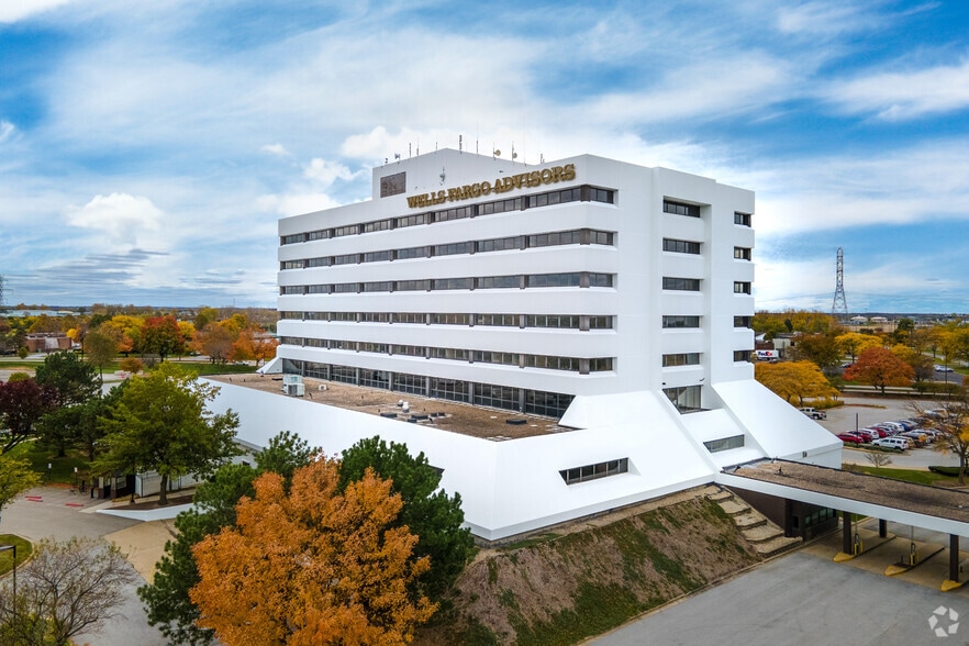 More Photos Of 8585 Broadway, Merrillville Office For Lease