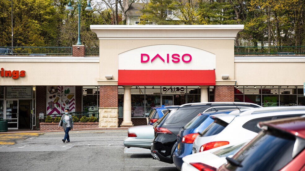 More Photos Of 919-1001 Central Park Ave, Scarsdale Freestanding For Lease