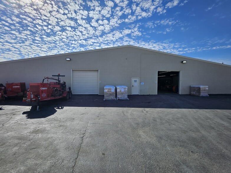 More Photos Of 2103 Danbury St, San Antonio Manufacturing For Lease