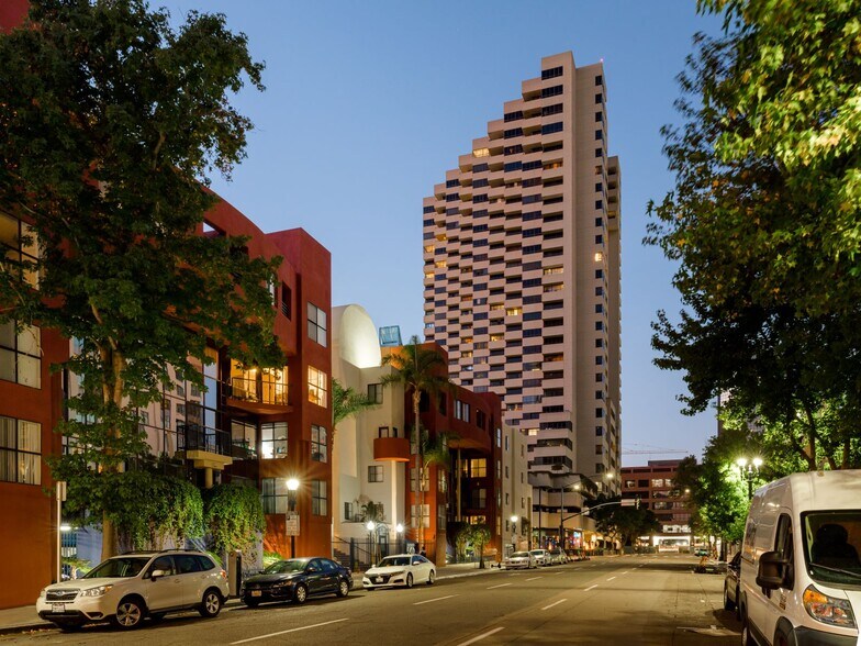 More Photos Of 700-750 Front St, San Diego Apartments For Lease