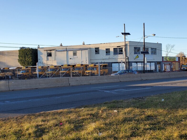 More Photos Of 2835 Crescent Blvd, Collingswood Light Manufacturing For Lease