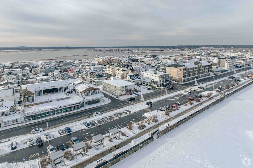 More Photos Of 75 Ocean Blvd, Hampton Hotel For Sale