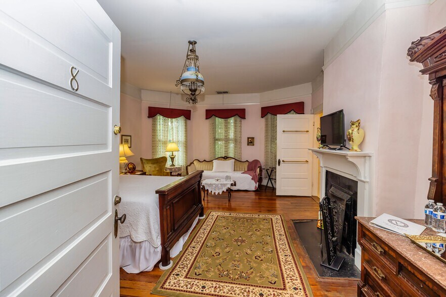 More Photos Of 252 Seavy St, Senoia Hospitality For Sale