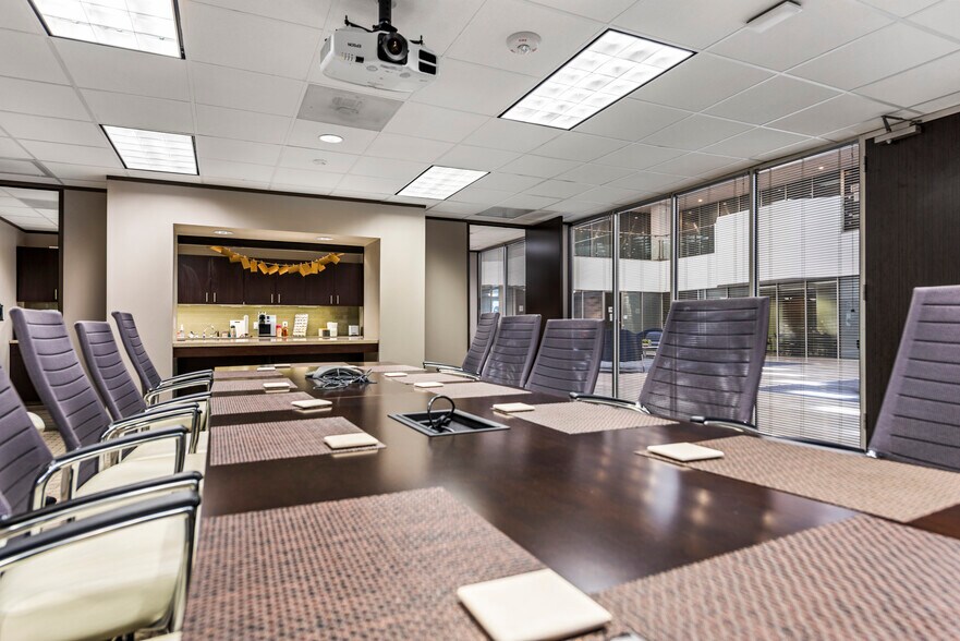 More Photos Of 3104 Edloe St, Houston Office For Sale