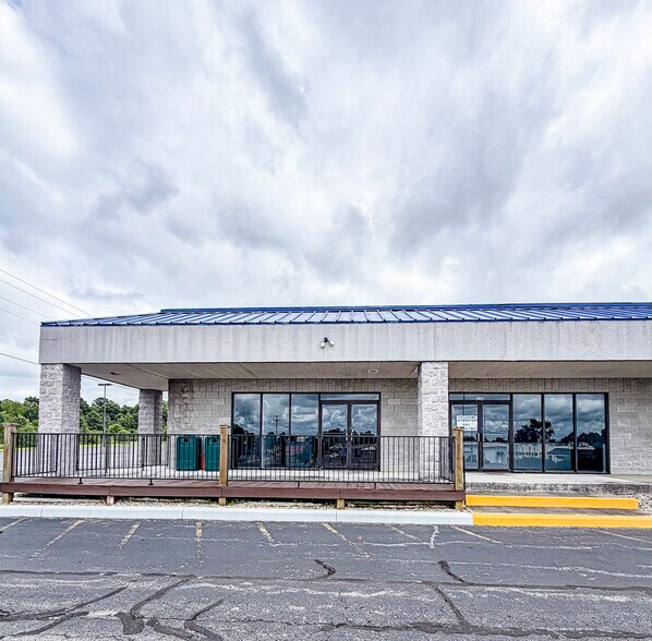 More Photos Of , Eddyville General Retail For Sale