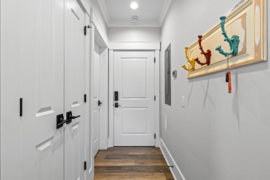 More Photos Of 8 State of Mind St, Bluffton Loft Creative Space For Sale