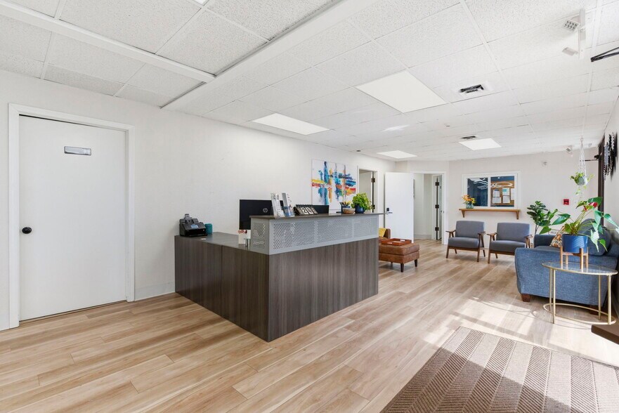 More Photos Of 1331 N Stewart Ave, Springfield Medical For Sale