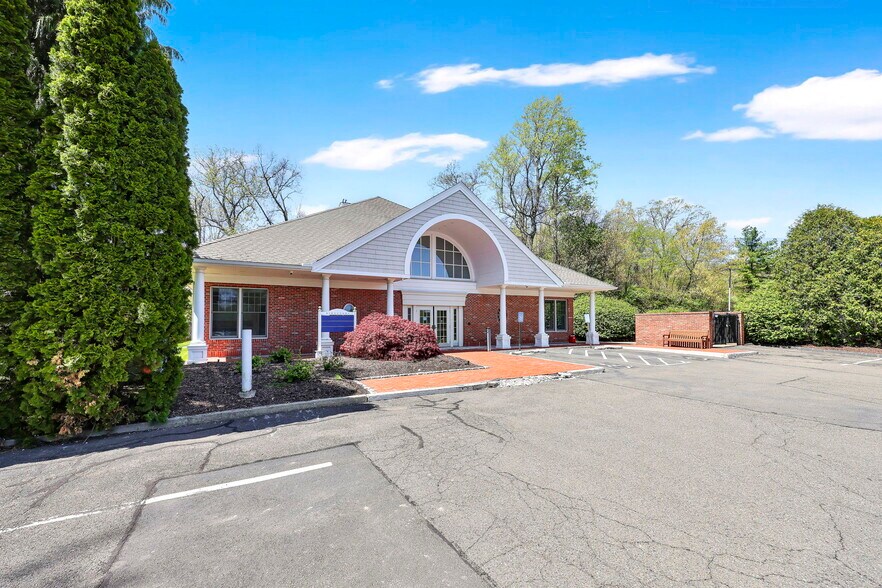 More Photos Of 887 Bridgeport Ave, Shelton Medical For Lease
