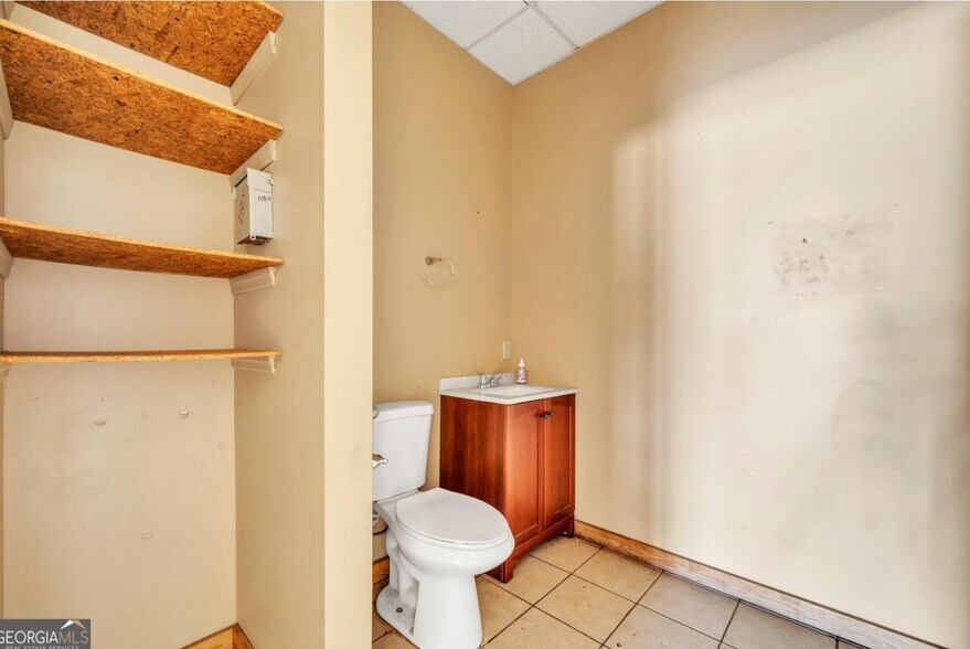 More Photos Of 905 Hillcrest Pky, Dublin Storefront For Sale