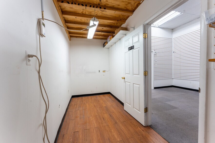 More Photos Of 240 US Highway 206, Flanders Restaurant For Lease
