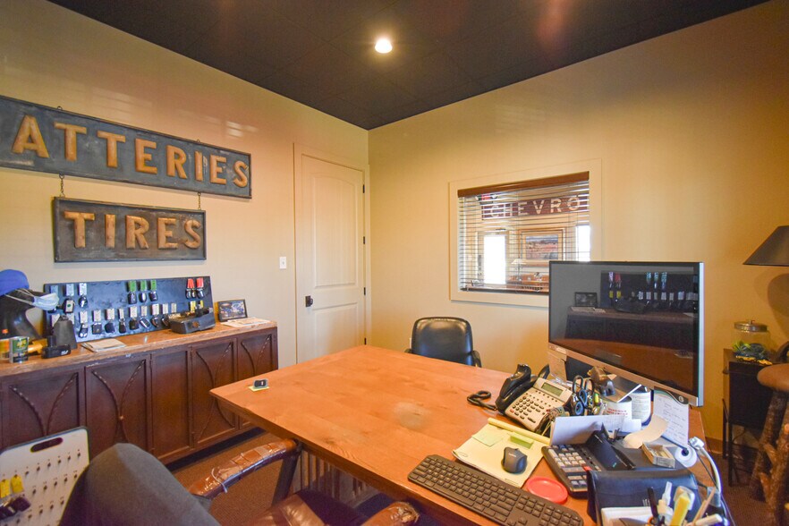 More Photos Of 7906 S Broadway Ave, Tyler Office Residential For Lease