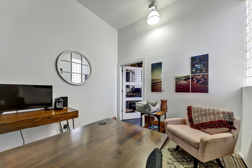 More Photos Of 255 NE 6th Ave, Delray Beach Office For Lease