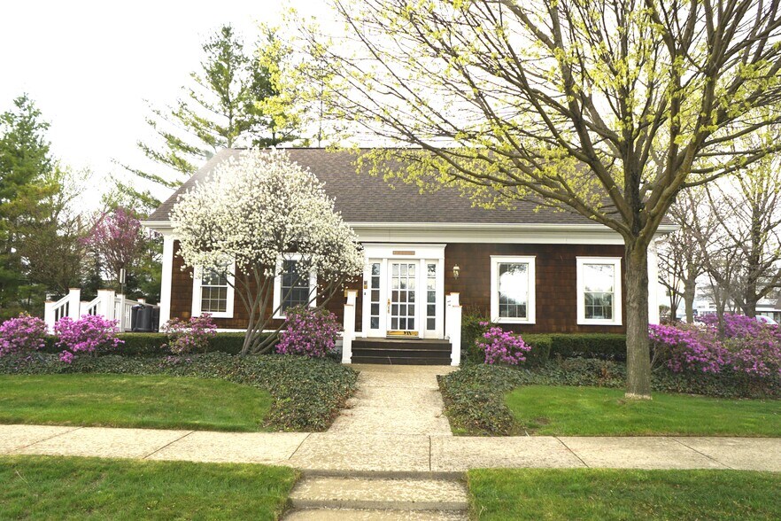 Primary Photo Of 907 W 14 Mile Rd, Clawson Office For Sale
