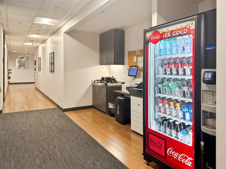 More Photos Of 201 St. Charles Ave, New Orleans Coworking Space