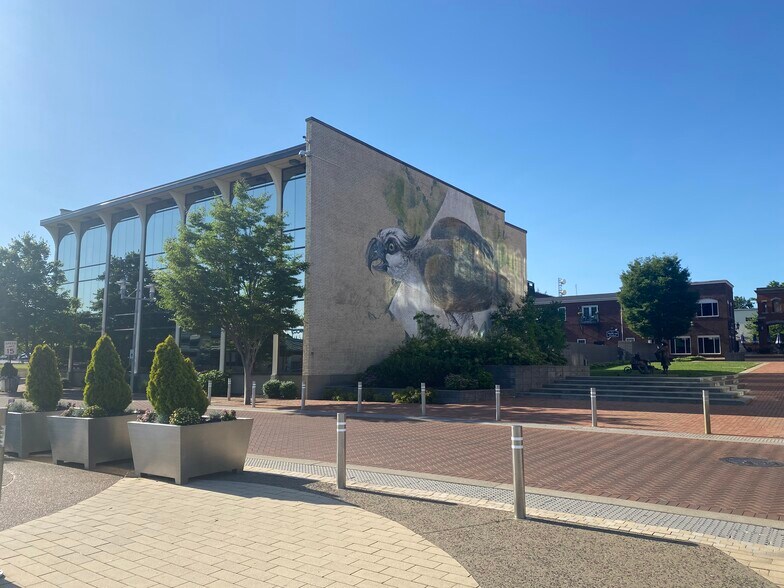 More Photos Of 100 Saint Ann St, Owensboro Office For Sale