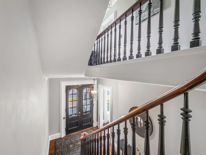 More Photos Of 27 Pleasant St, Middletown Office For Sale