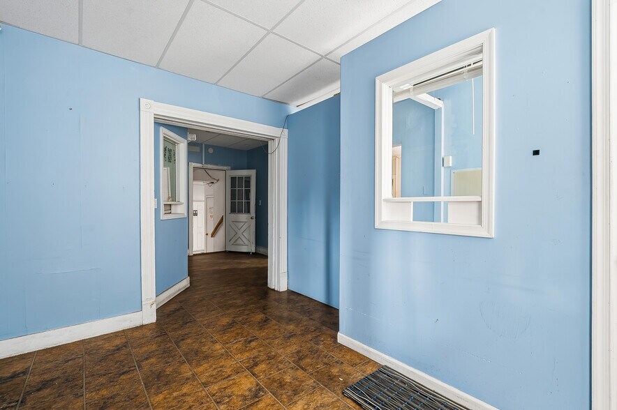 More Photos Of 8 W Olive St, Scranton Office For Sale