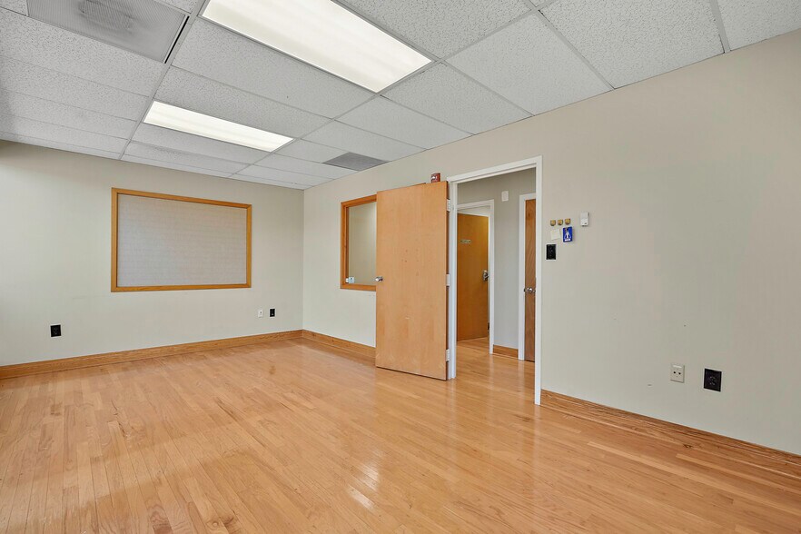 More Photos Of 131 Elden St, Herndon Medical For Lease