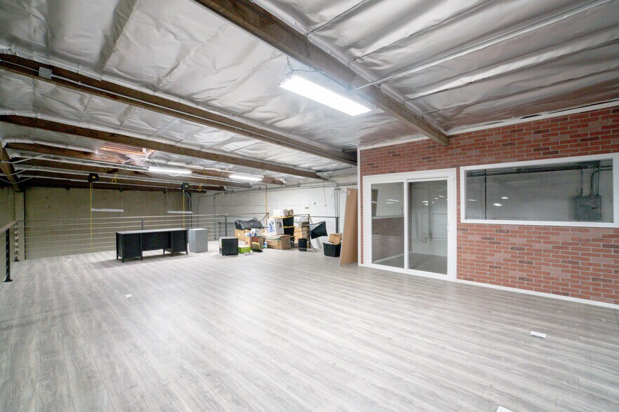 More Photos Of 13501 S Main St, Los Angeles Warehouse For Lease