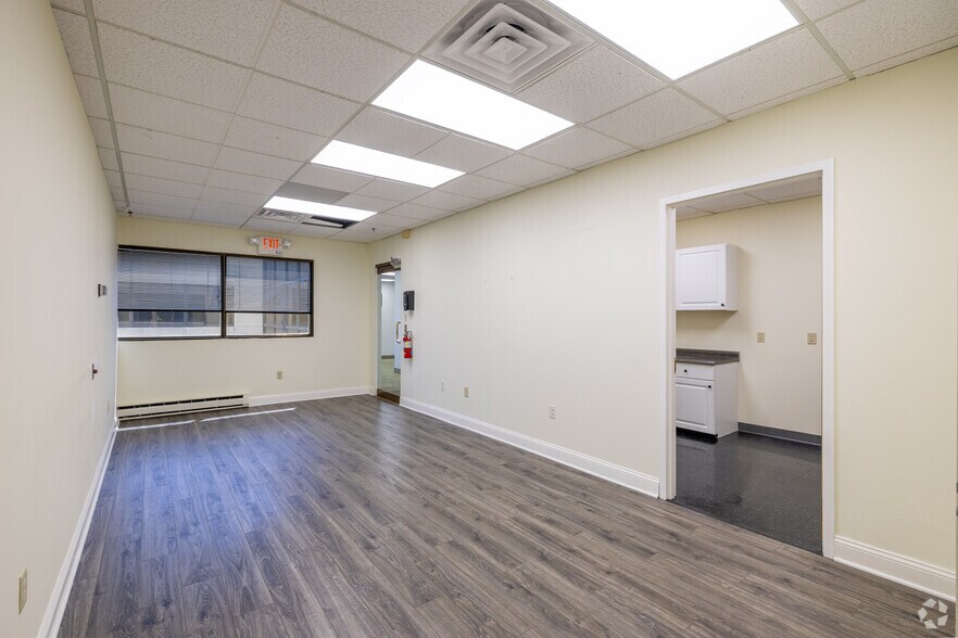 More Photos Of 1600 Saint Georges Ave, Rahway Office For Lease